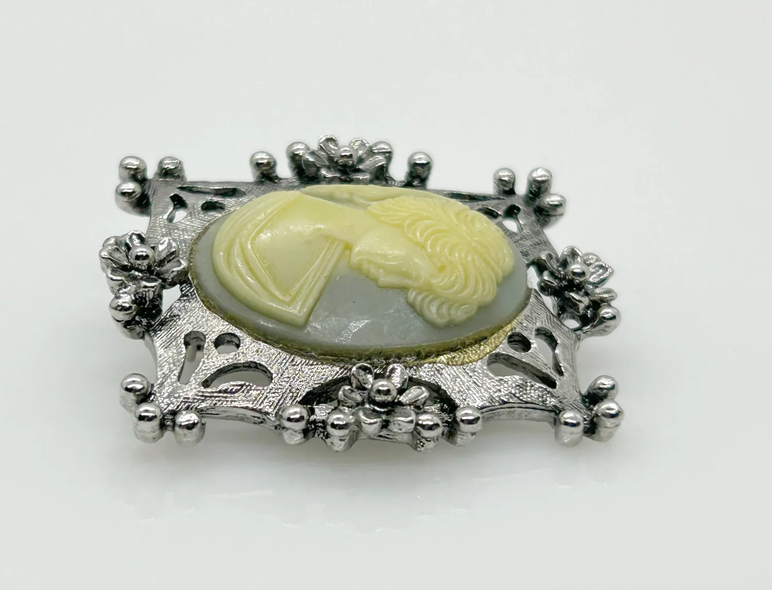 Charming Gray Cameo Brooch