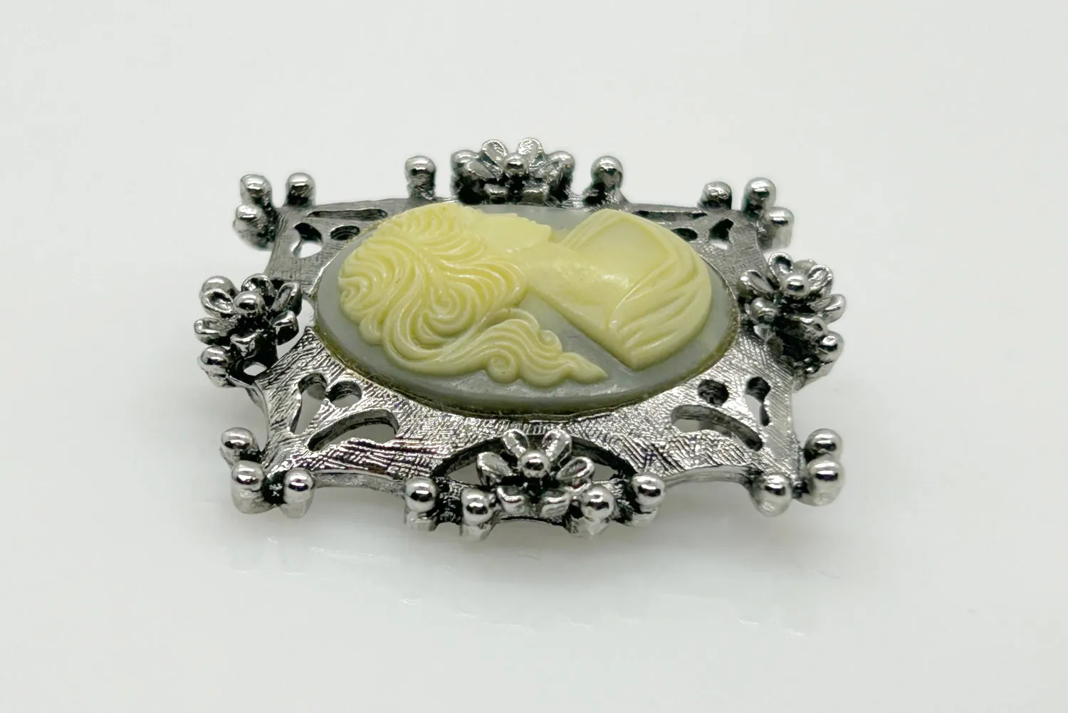 Charming Gray Cameo Brooch
