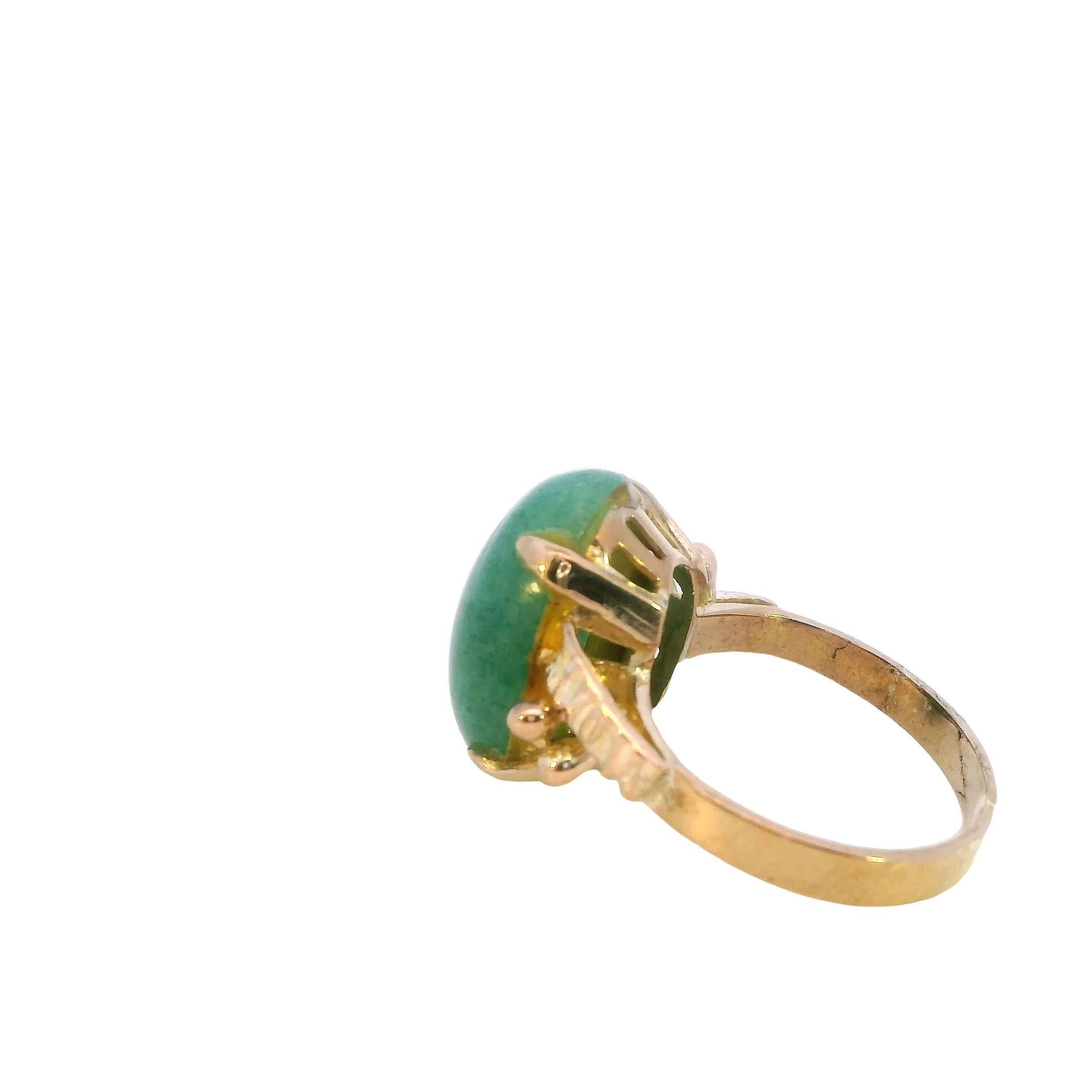 Charming Green Aventurine Quartz Ring Set in Gold Plating